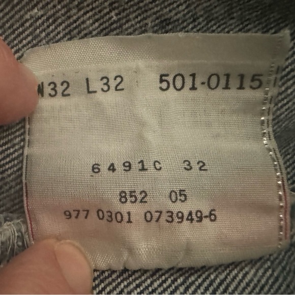 Levi’s Denim Dark Wash Blue Jean Cutoffs  Shorts Women’s Size 32 euc - Picture 8 of 11